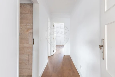 Apartamento T2 para Venda em Miragaia e Marteleira