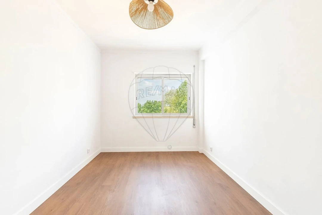 Apartamento T2 para Venda em Miragaia e Marteleira Foto 7