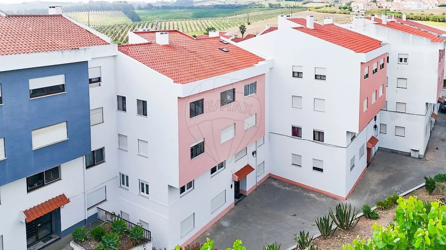 Apartamento T2 para Venda em Miragaia e Marteleira Foto 17