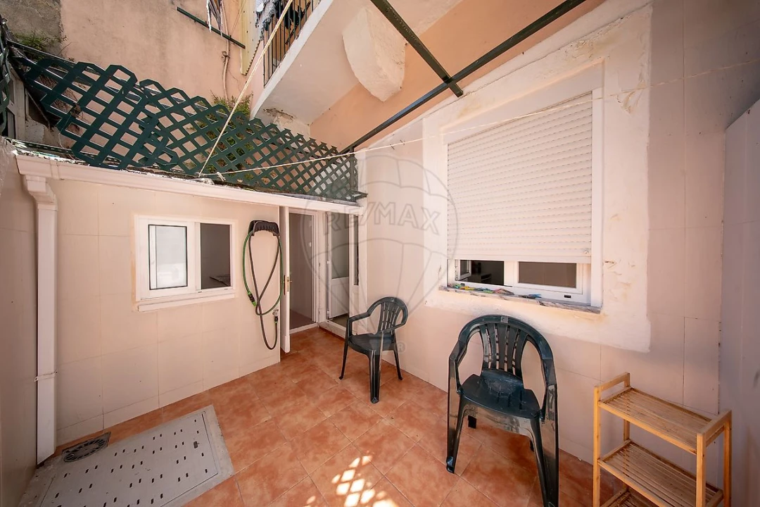 Apartamento T2 para Venda em Beato Foto 3