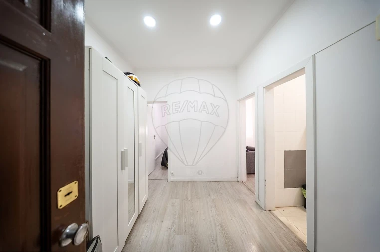 Apartamento T2 para Venda em Beato Foto 5