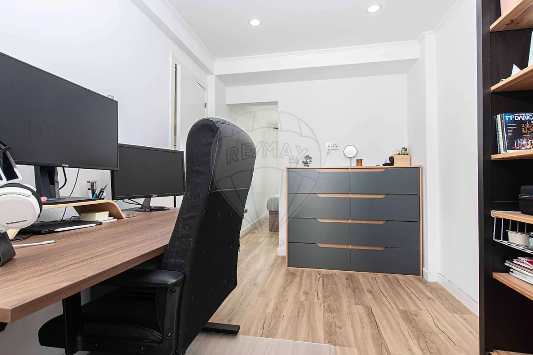 Apartamento T3 para Venda em Póvoa de Santa Iria e Forte da Casa Foto 13