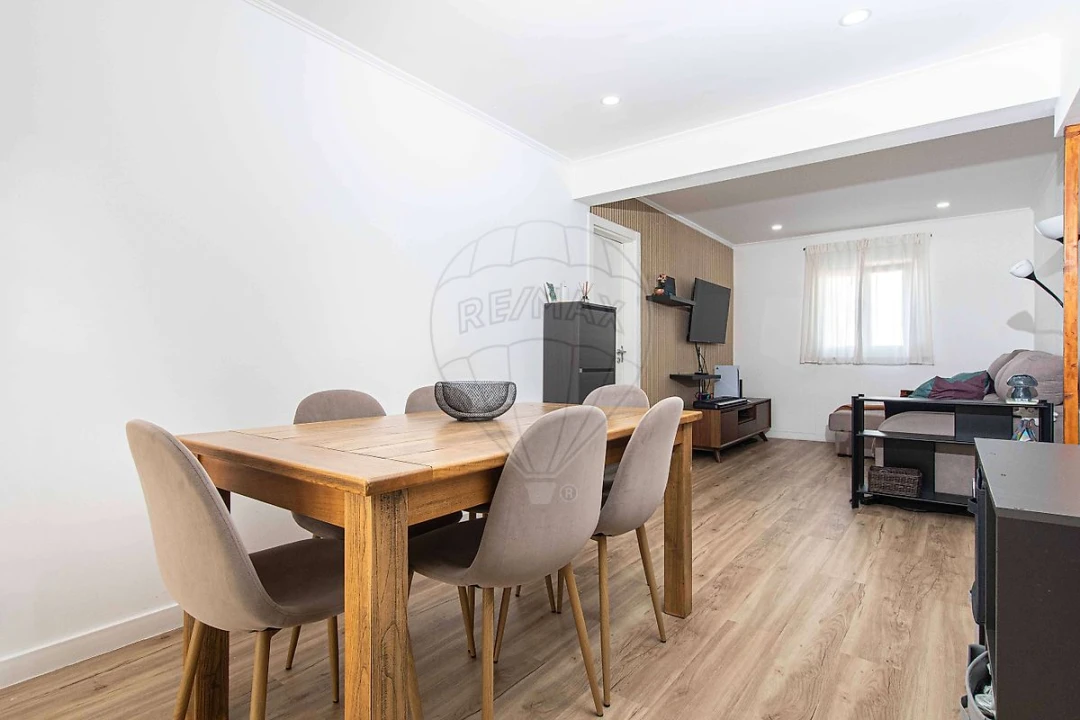 Apartamento T3 para Venda em Póvoa de Santa Iria e Forte da Casa Foto 1