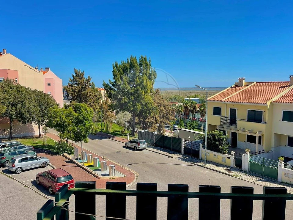 Apartamento T3 para Venda em Póvoa de Santa Iria e Forte da Casa Foto 21