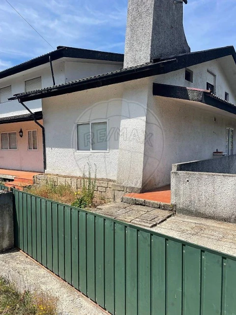 Moradia T5 para Venda em Macieira de Cambra