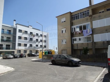 Apartamento para Venda em Pontinha e Famões