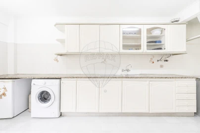 Apartamento T1 para Venda em Queluz e Belas