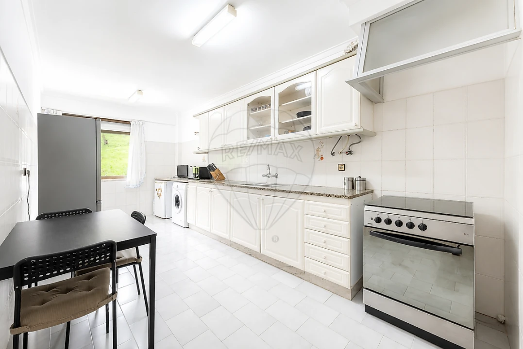Apartamento T1 para Venda em Queluz e Belas Foto 4