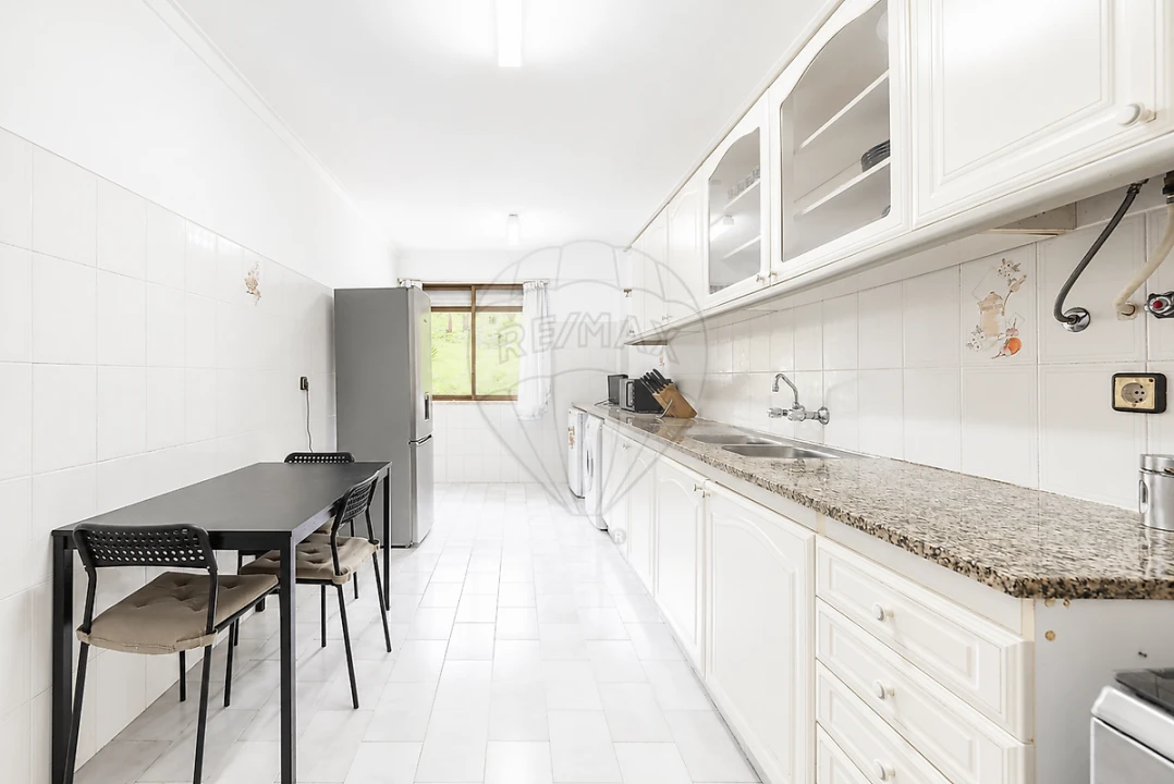 Apartamento T1 para Venda em Queluz e Belas Foto 5
