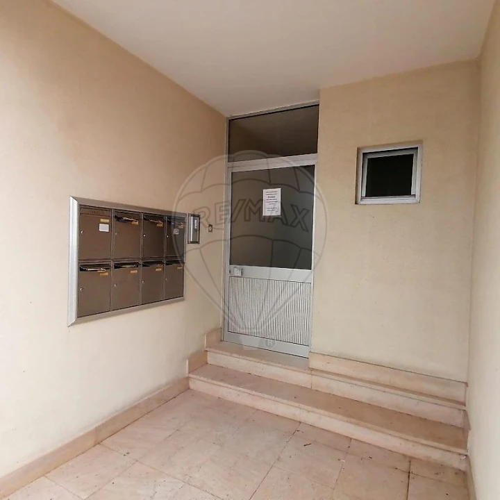 Apartamento T2 para Venda em São João Baptista e Santa Maria dos Olivais Foto 2