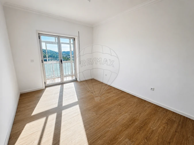 Apartamento T3 para Arrendamento em Braga (Maximinos, Sé e Cividade) Foto 6