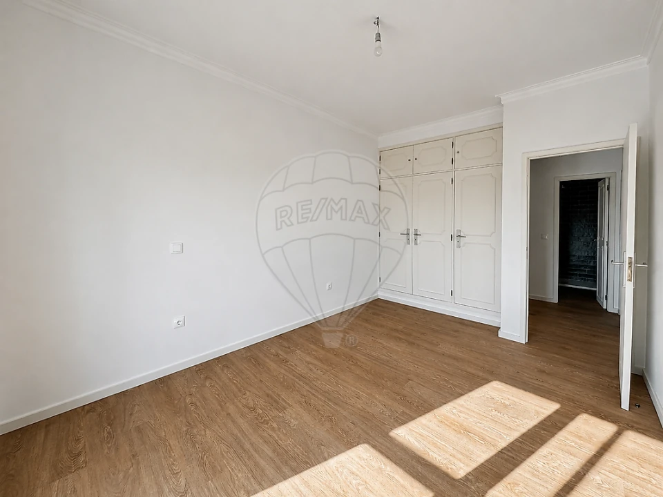 Apartamento T3 para Arrendamento em Braga (Maximinos, Sé e Cividade) Foto 8