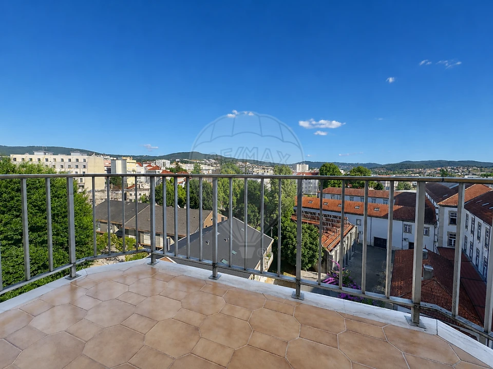 Apartamento T3 para Arrendamento em Braga (Maximinos, Sé e Cividade) Foto 10