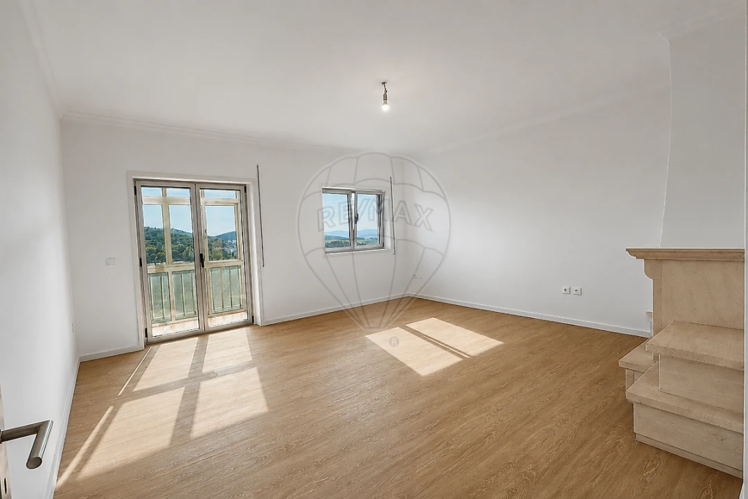 Apartamento T3 para Arrendamento em Braga (Maximinos, Sé e Cividade) Foto 2