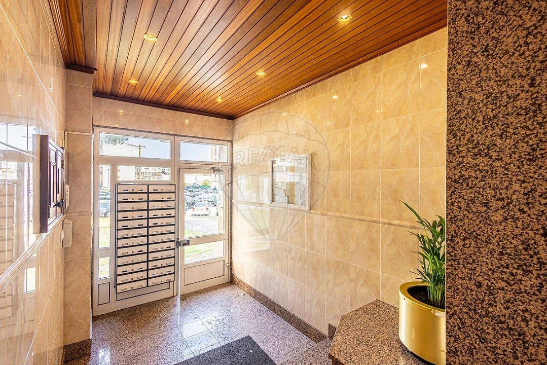 Apartamento T3 para Venda em Carregado e Cadafais Foto 9