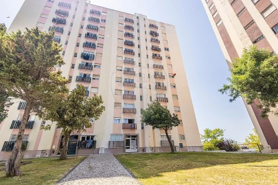 Apartamento T3 para Venda em Carregado e Cadafais