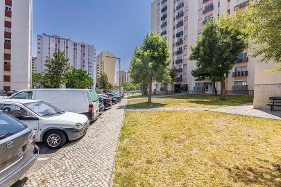 Apartamento T3 para Venda em Carregado e Cadafais