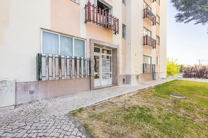 Apartamento T3 para Venda em Carregado e Cadafais