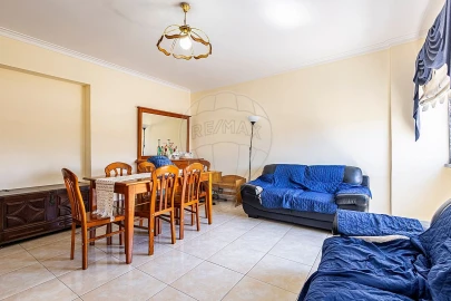 Apartamento T3 para Venda em Carregado e Cadafais