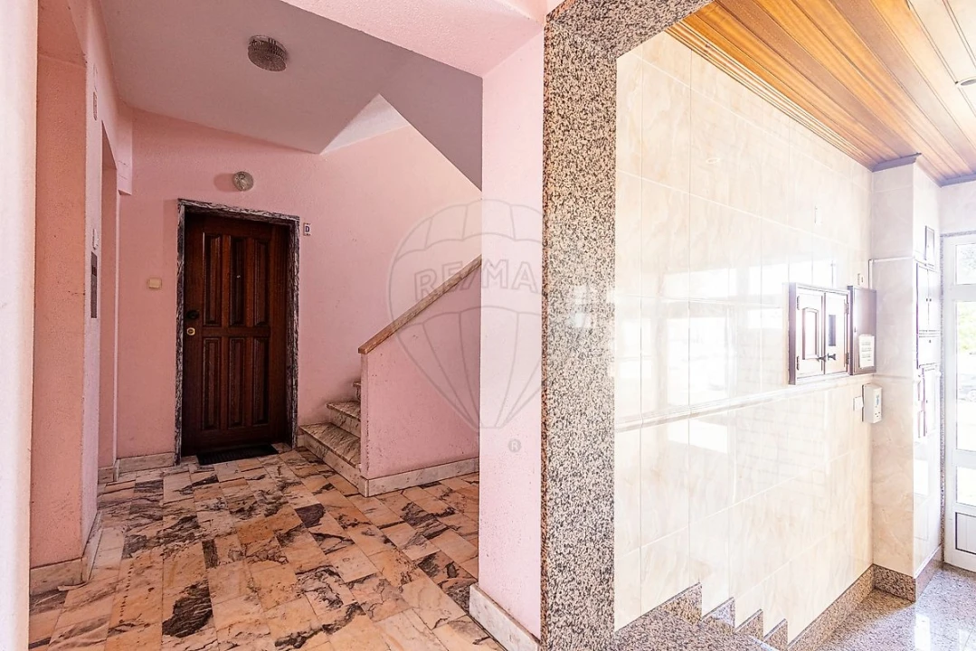 Apartamento T3 para Venda em Carregado e Cadafais Foto 10