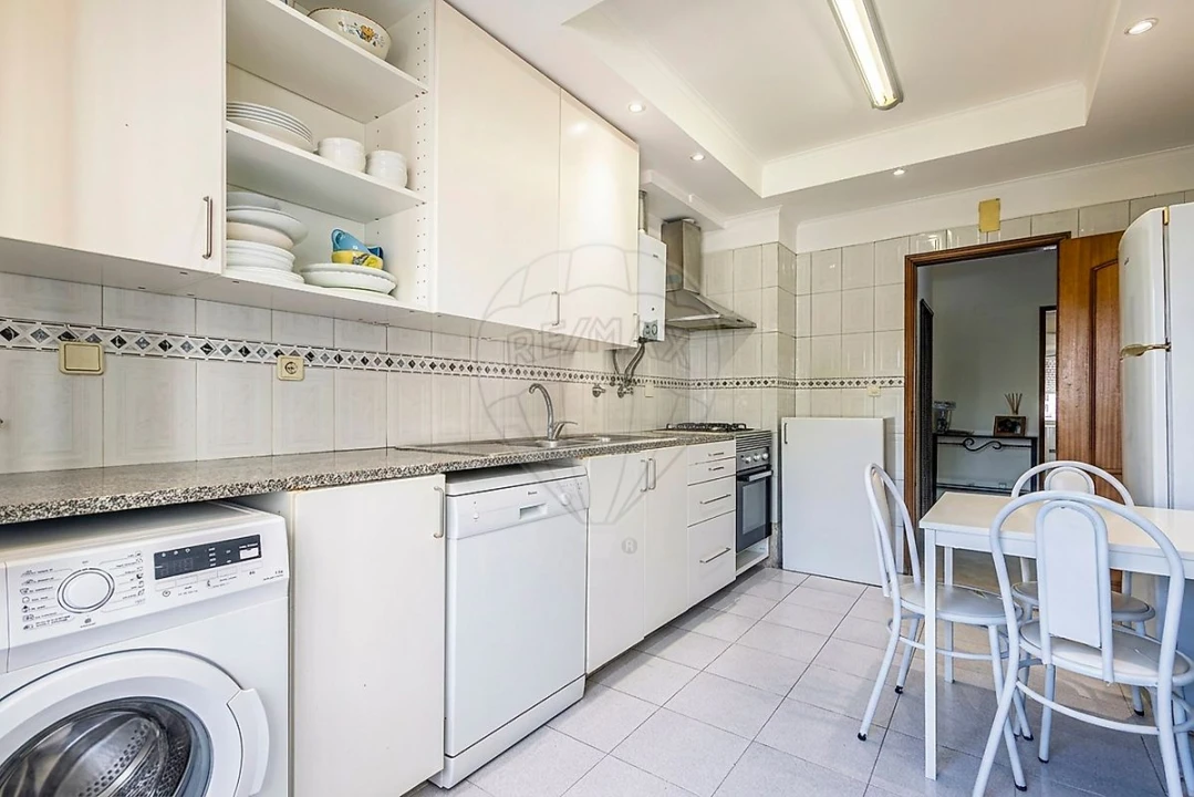 Apartamento T3 para Venda em Carregado e Cadafais Foto 36