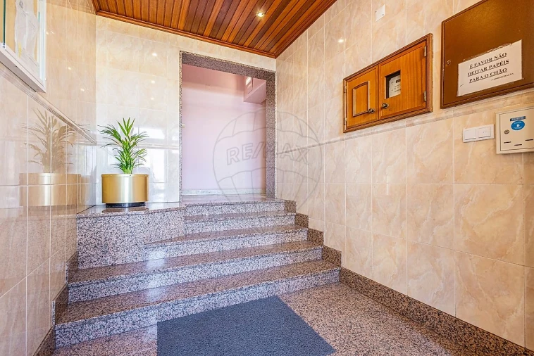 Apartamento T3 para Venda em Carregado e Cadafais Foto 8