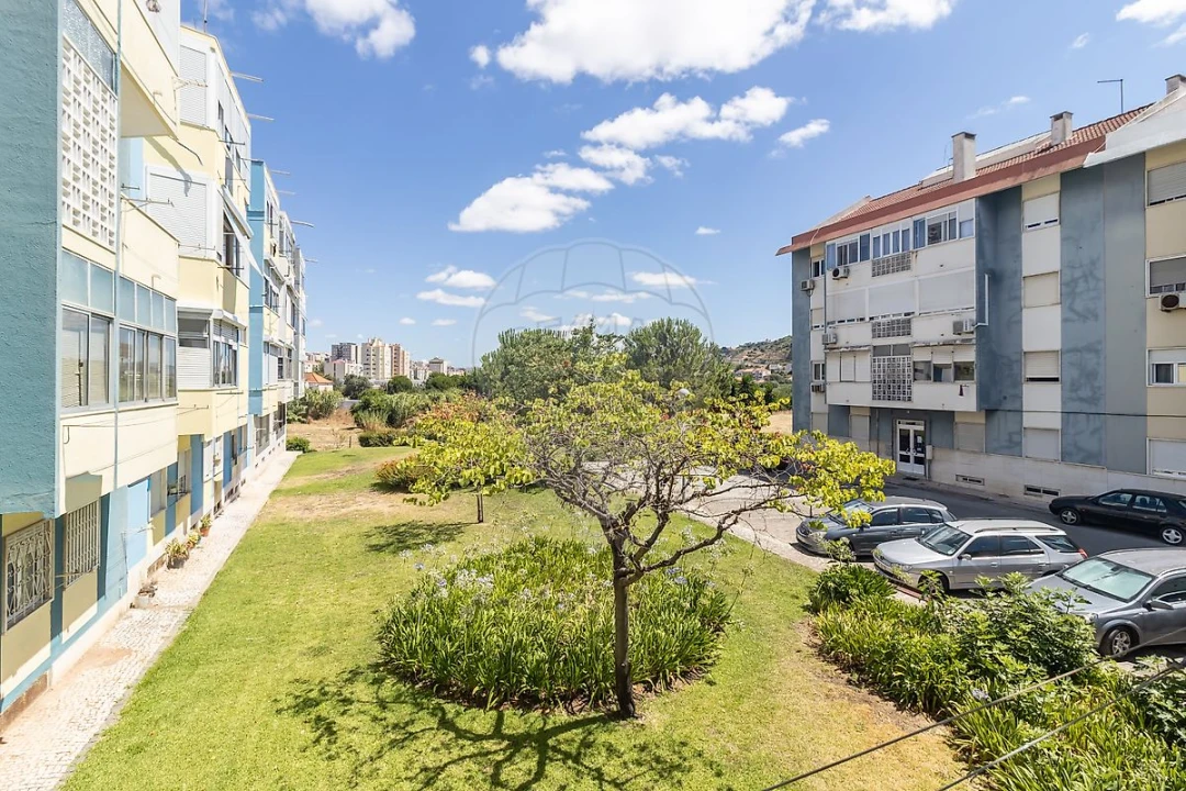 Apartamento T2 para Arrendamento em Póvoa de Santo Adrião e Olival Basto Foto 26