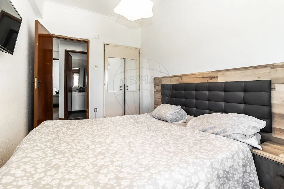 Apartamento T2 para Arrendamento em Póvoa de Santo Adrião e Olival Basto Foto 17