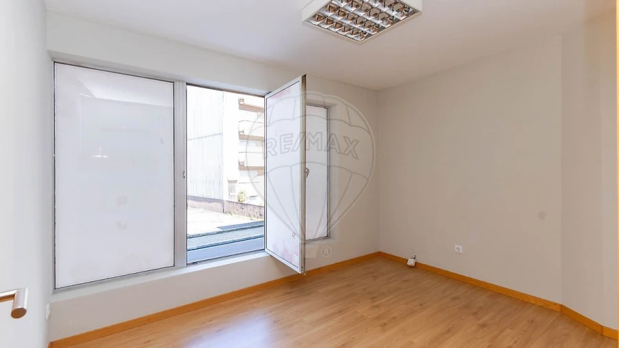Loja para Arrendamento em Cidade da Maia