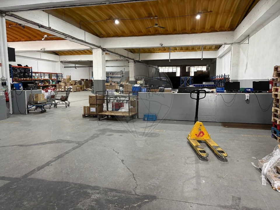 Armazém para Venda em Póvoa de Santo Adrião e Olival Basto Foto 29