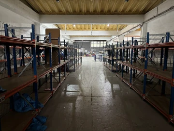 Armazém para Venda em Póvoa de Santo Adrião e Olival Basto