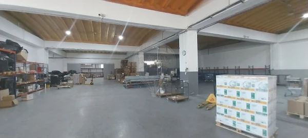Armazém para Venda em Póvoa de Santo Adrião e Olival Basto