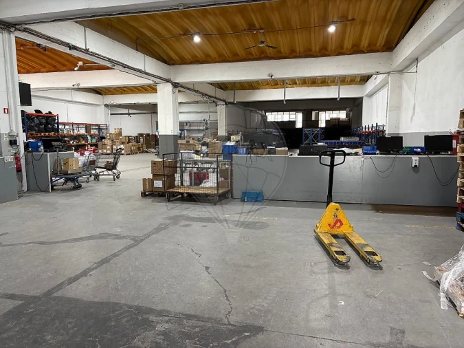 Armazém para Venda em Póvoa de Santo Adrião e Olival Basto Foto 30