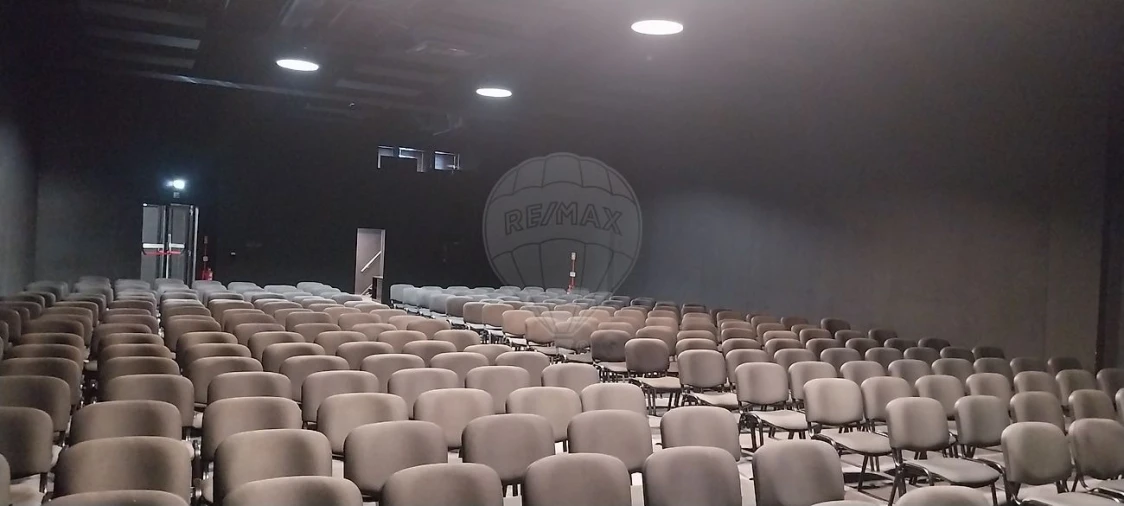 Armazém para Venda em Póvoa de Santo Adrião e Olival Basto Foto 4