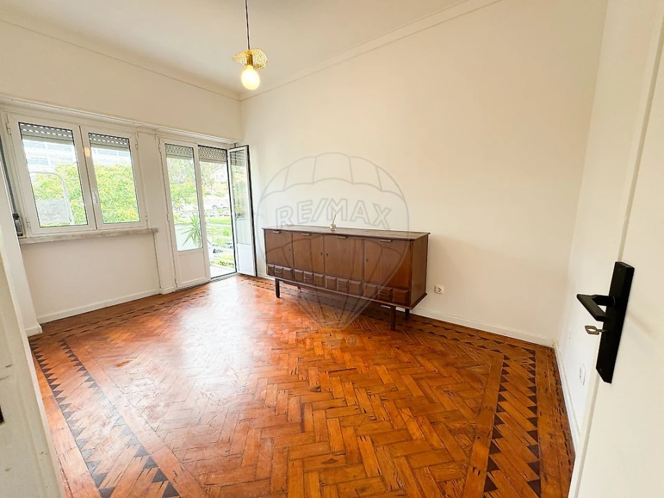 Apartamento T2 para Venda em São Domingos de Benfica Foto 1