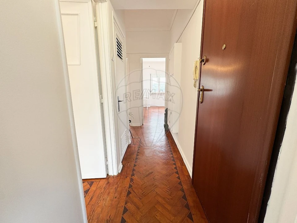 Apartamento T2 para Venda em São Domingos de Benfica Foto 2