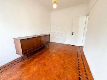 Apartamento T2 para Venda em São Domingos de Benfica