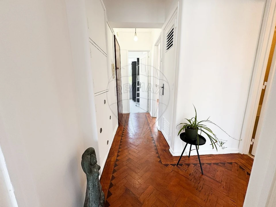 Apartamento T2 para Venda em São Domingos de Benfica Foto 3