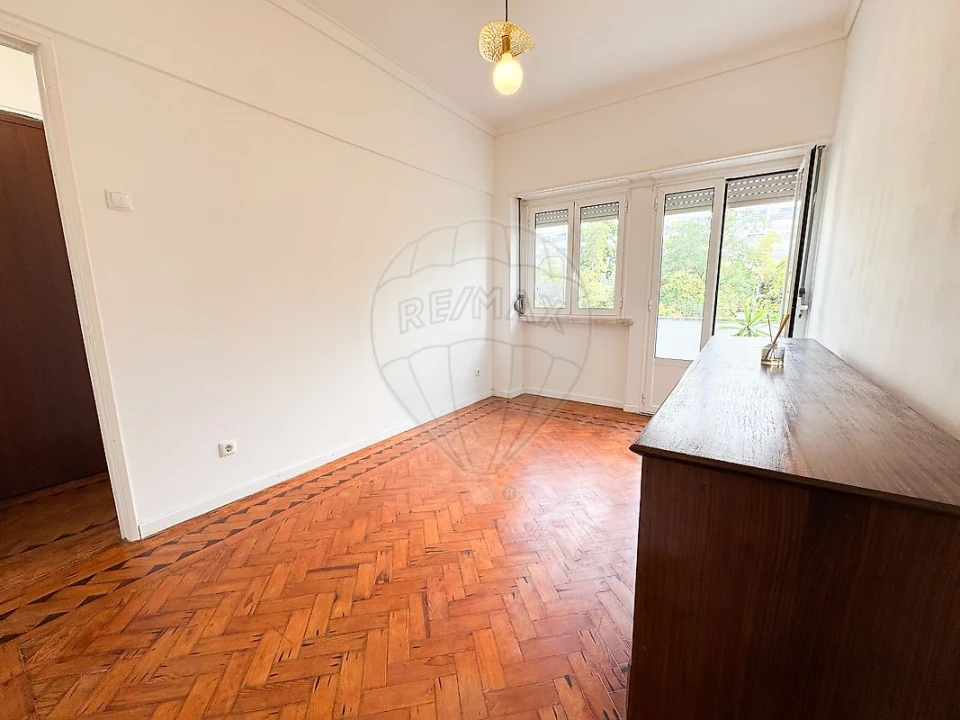 Apartamento T2 para Venda em São Domingos de Benfica Foto 4