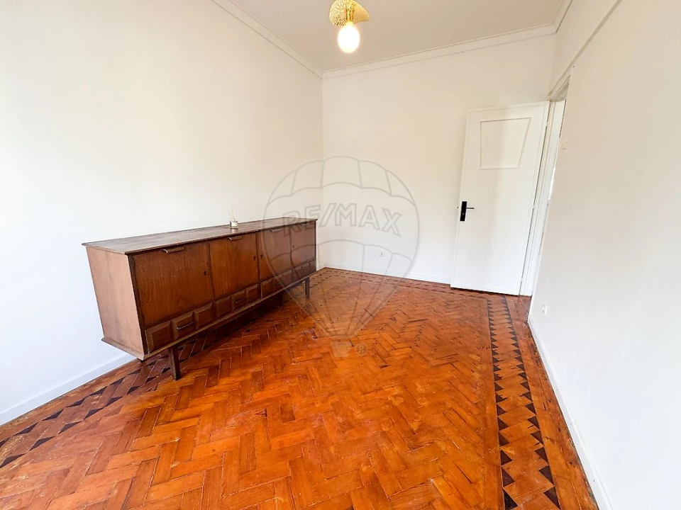 Apartamento T2 para Venda em São Domingos de Benfica Foto 6