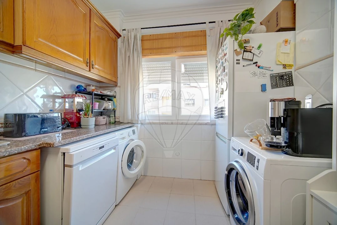 Apartamento T2 para Venda em Massamá e Monte Abraão Foto 4
