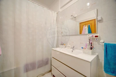 Apartamento T2 para Venda em Massamá e Monte Abraão