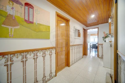 Apartamento T2 para Venda em Massamá e Monte Abraão