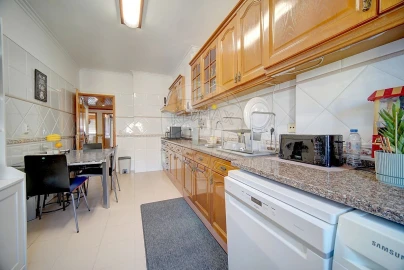 Apartamento T2 para Venda em Massamá e Monte Abraão