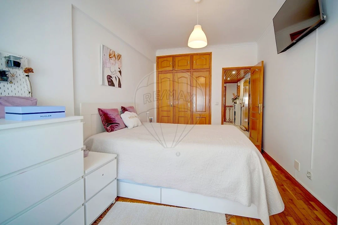 Apartamento T2 para Venda em Massamá e Monte Abraão Foto 14