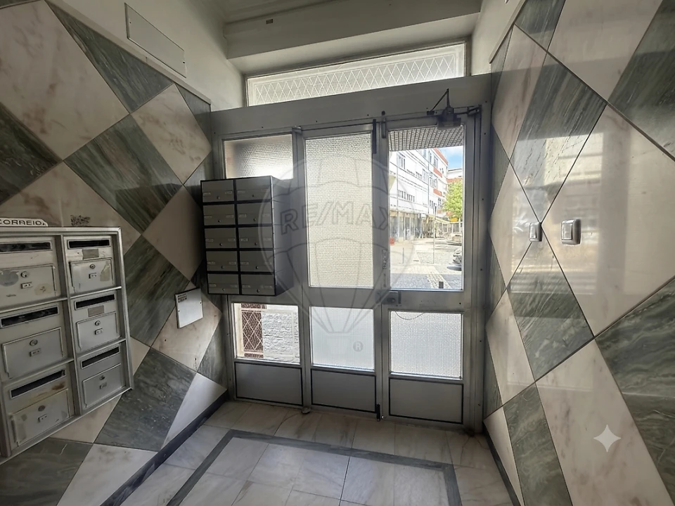 Apartamento T3 para Venda em Rio de Mouro Foto 15