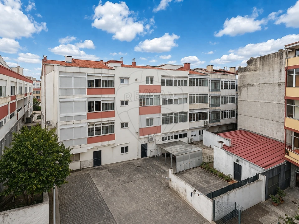 Apartamento T3 para Venda em Rio de Mouro Foto 7