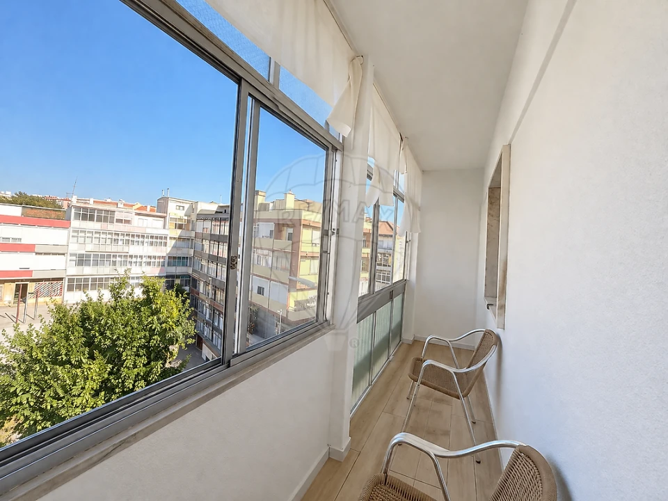 Apartamento T3 para Venda em Rio de Mouro Foto 1