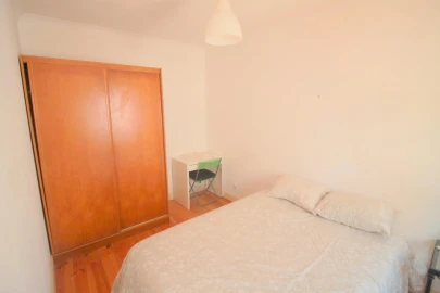 Apartamento T2 para Venda em Oeiras e São Julião da Barra, Paço de Arcos e Caxias