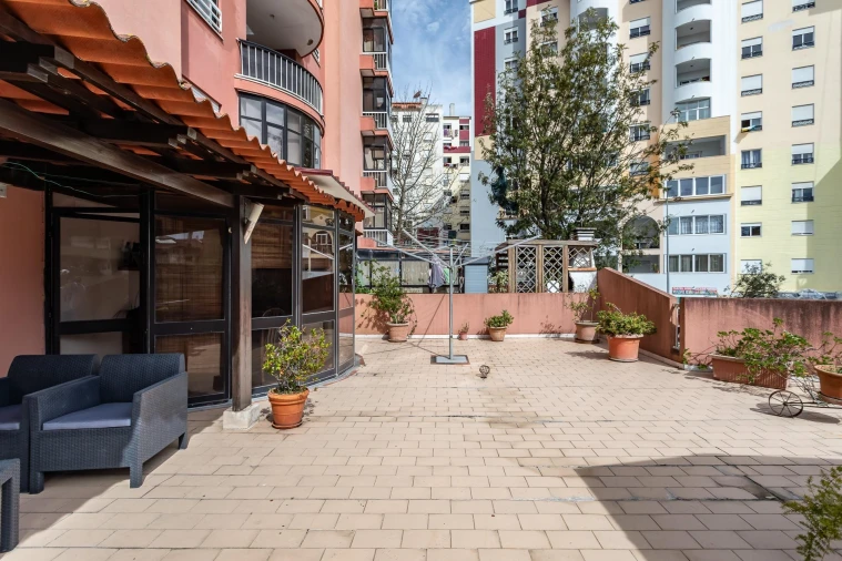 Apartamento T3 para Venda em Agualva e Mira-Sintra Foto 27